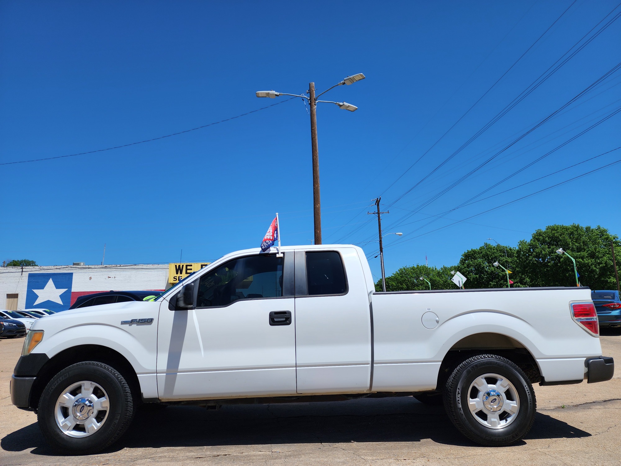 2011 WHITE Ford F-150 XLT SuperCab (1FTFX1CF4BF) with an 5.0L V8 engine, 4-Speed Automatic transmission, located at 2660 S.Garland Avenue, Garland, TX, 75041, (469) 298-3118, 32.885551, -96.655602 - Welcome to DallasAutos4Less, one of the Premier BUY HERE PAY HERE Dealers in the North Dallas Area. We specialize in financing to people with NO CREDIT or BAD CREDIT. We need proof of income, proof of residence, and a ID. Come buy your new car from us today!! This is a very well cared for 2011 FO - Photo #7